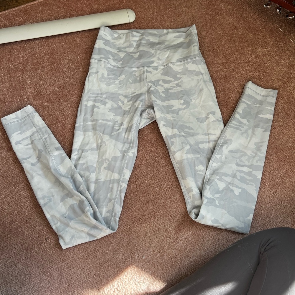 Lululemon jacquard white camo wunder under size